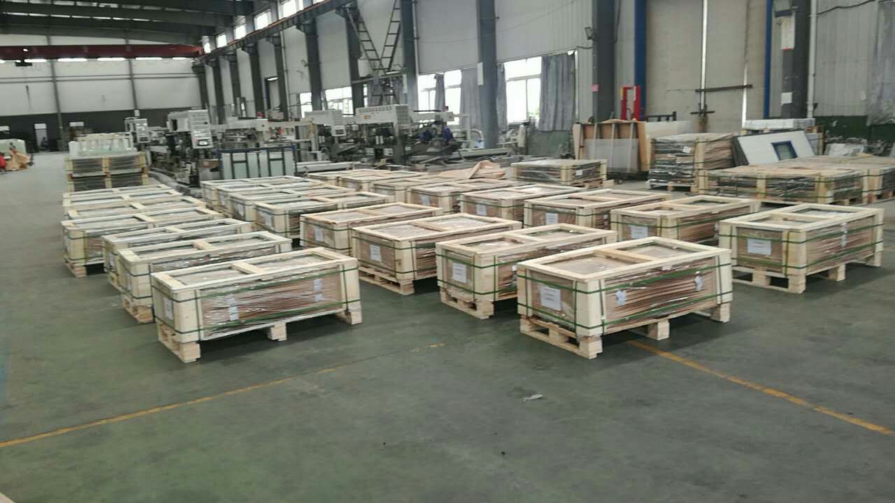 Panel Surya Kaca Tempered Besi Rendah 4